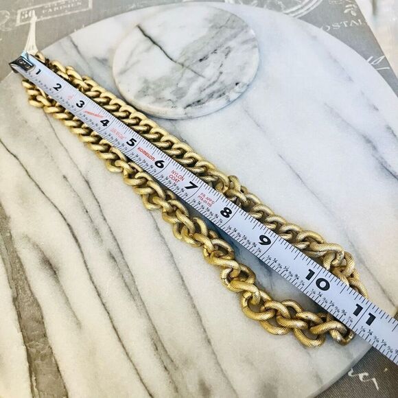 Vintage Chunky Chain Jewelry Set - Gold Toned Metal - Necklace & Bracelet - Picture 7 of 8